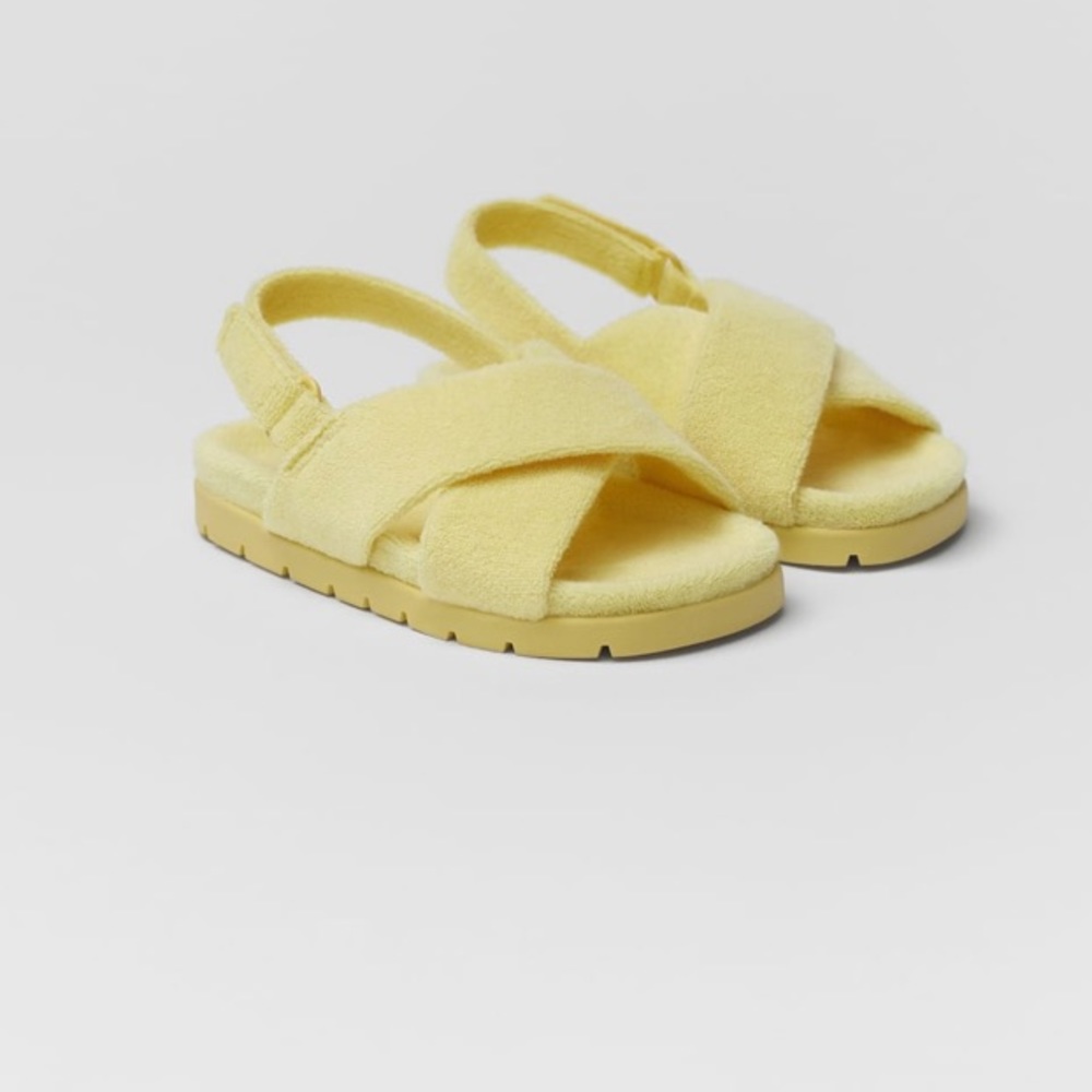 Girl sandals in yellow - Picture 2 of 5
